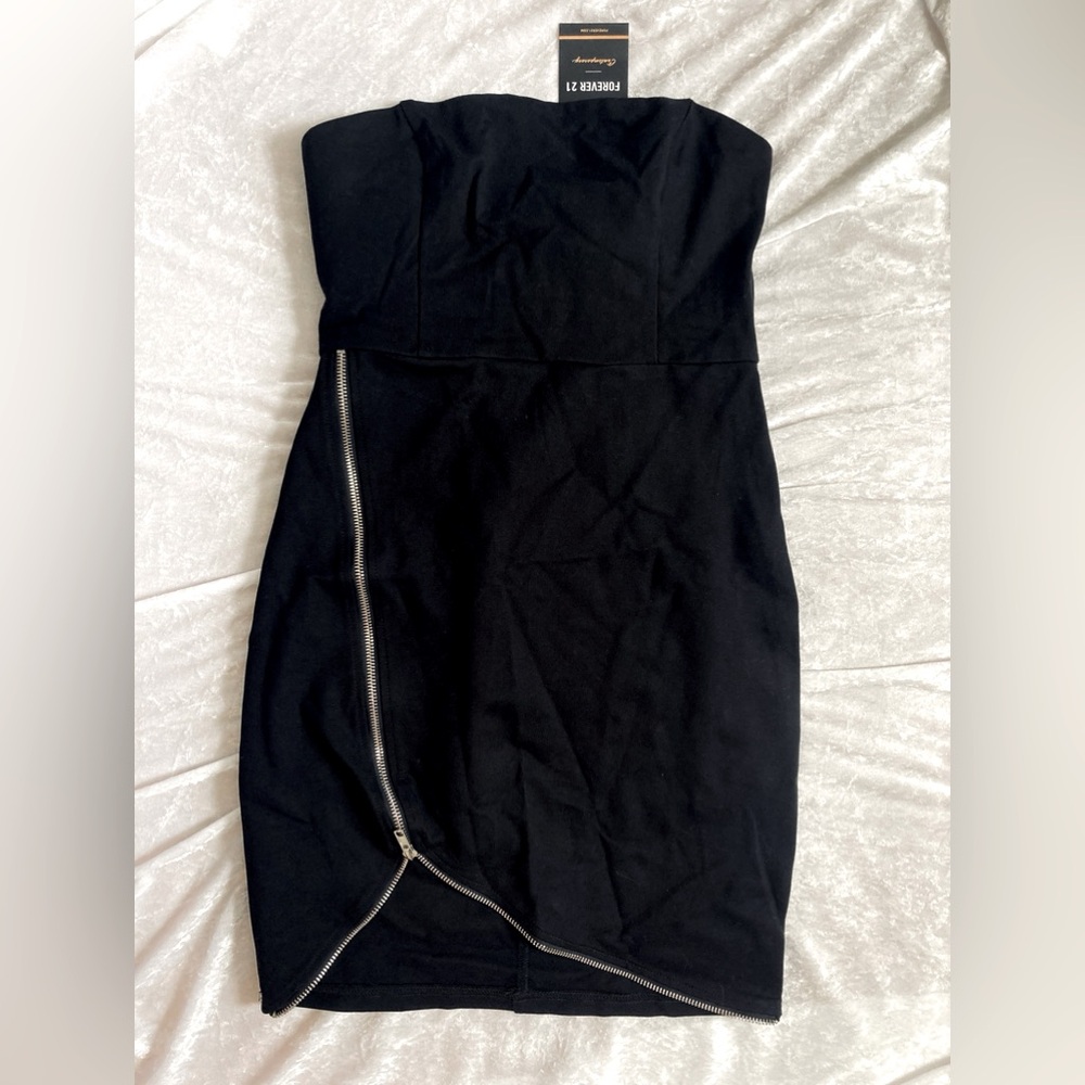 NWT Forever21 Contemporary Strapless Black Bodycon Dress (M)